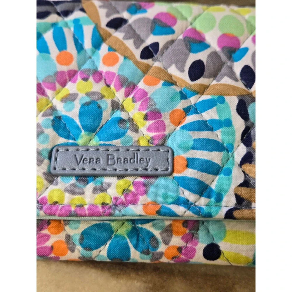 Vera Bradley Sunny Medallion RFID Smartphone Wristlet Wallet 26324-12657 NEW